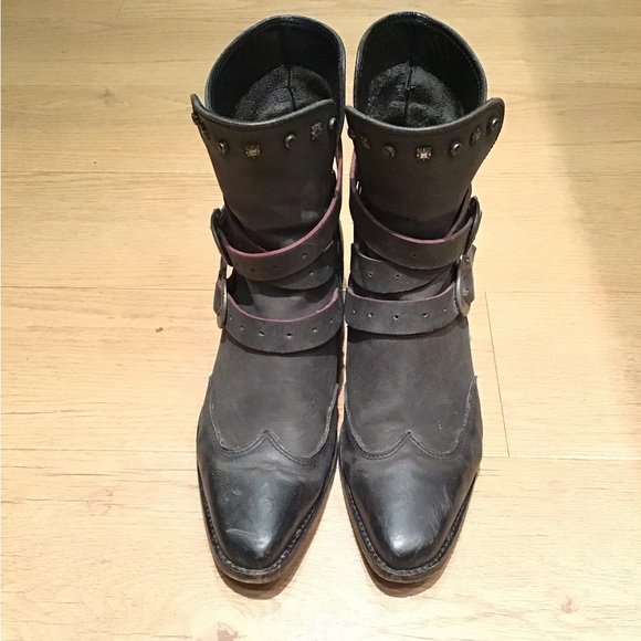 Black Fluevog Pointy Toe Boots w/ straps and studs sz 8 - Picture 2 of 6